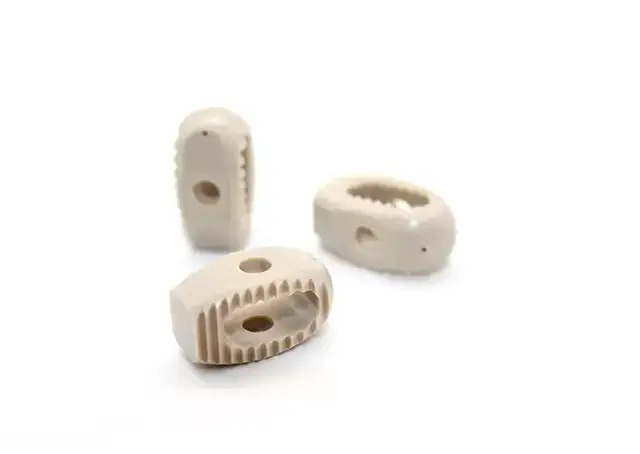 Caja intervertebral de PEEK